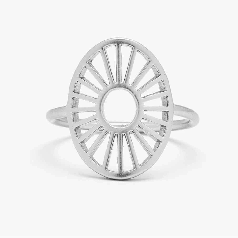 NWT. Pura Vida Sunburst ring. Size 7. Silver.
